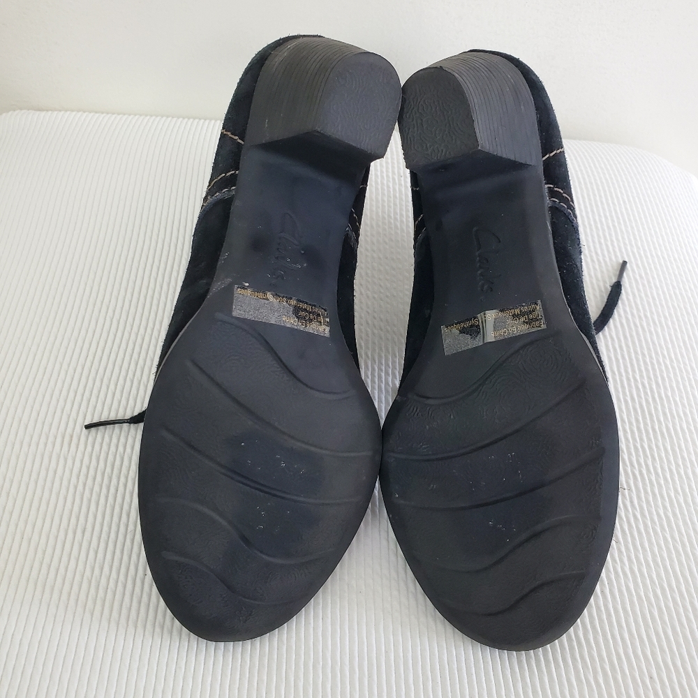 Clarks Bendables Suede Lace Up Block Heel Ankle Bootie - Picture 6 of 10